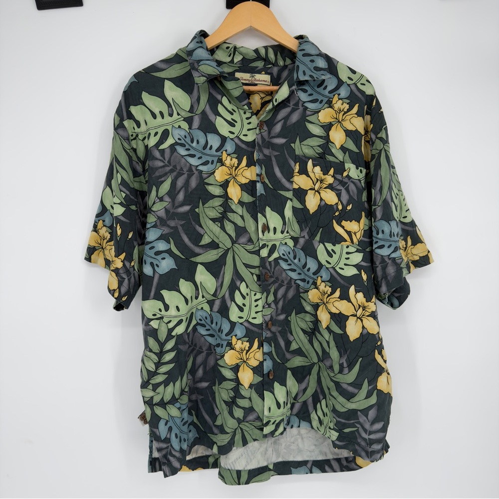 Tommy Bahama 100% Silk Hawaiian Button Down Shirt Sz Medium